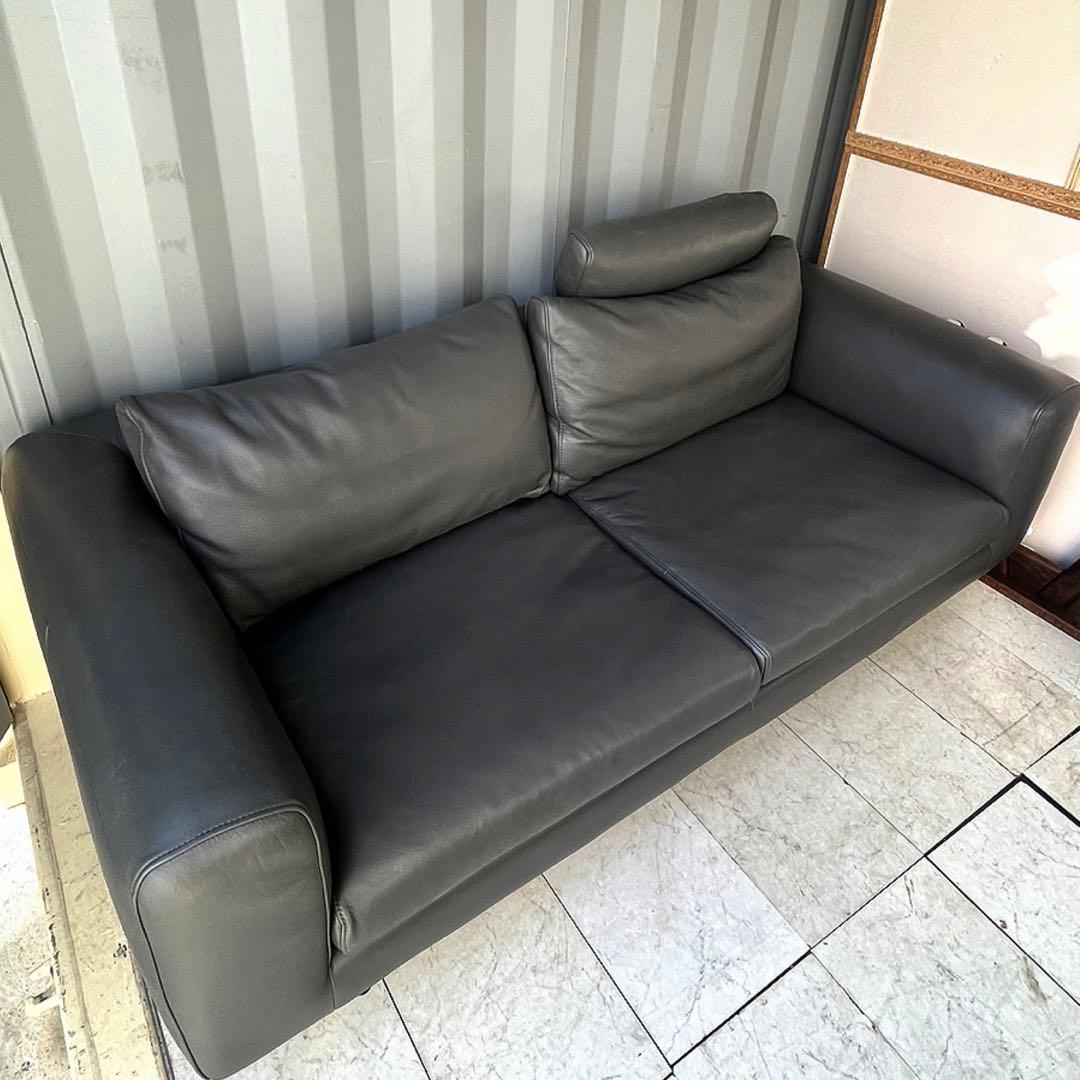 取付無料！クラスティーナ 本革 チャコールグレー モダン ヘッドレスト付きソファ