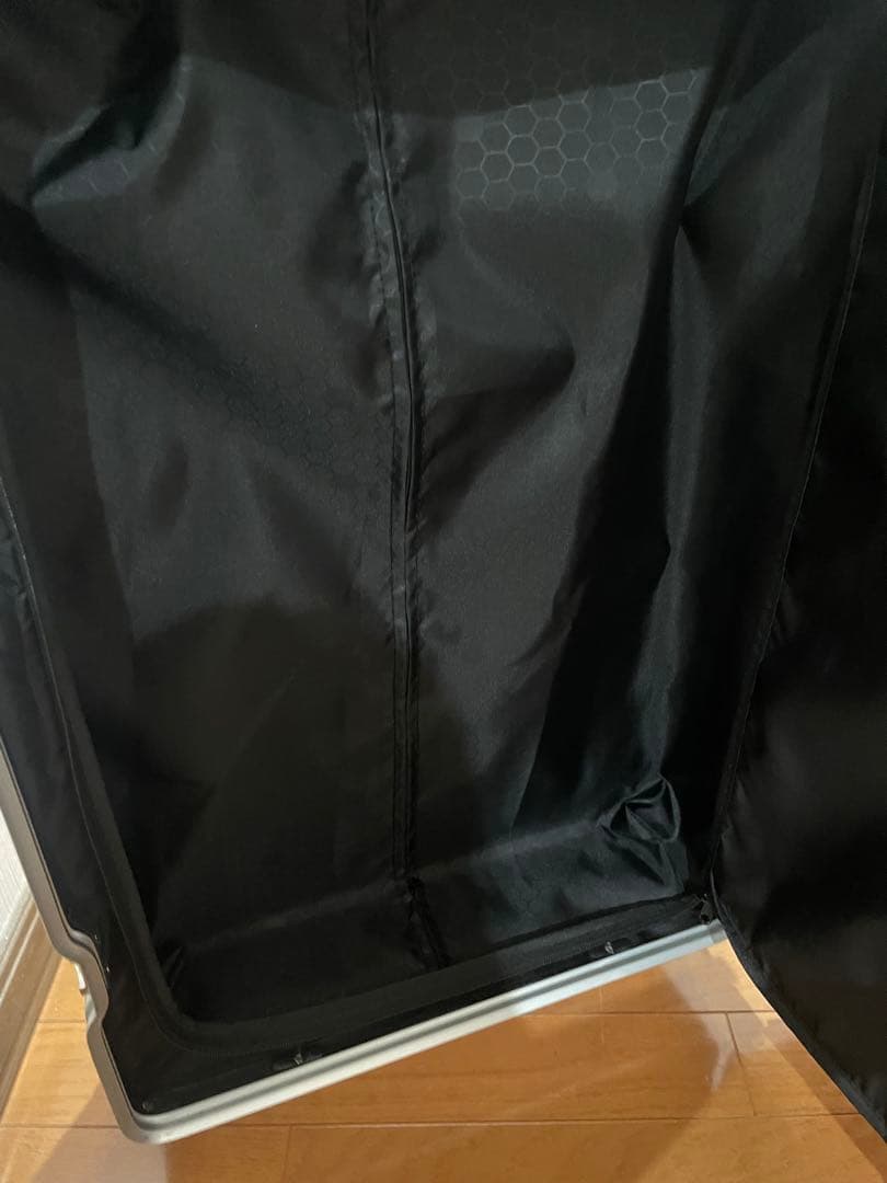 TSAロック付きLサイズ(78l)シルバーキャリーカート、ステッカー100枚付き