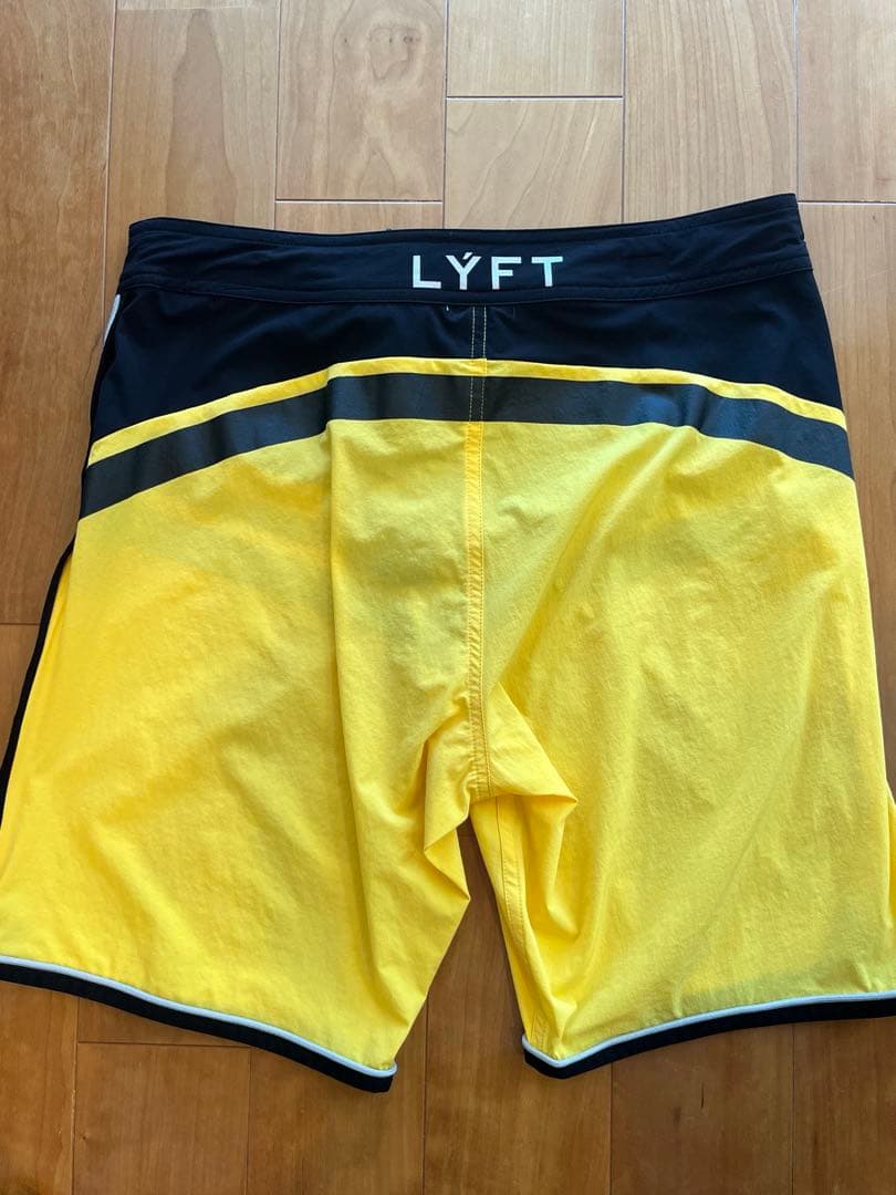 LYFT V Shaped Stage Shorts - Yellow Mサイズ