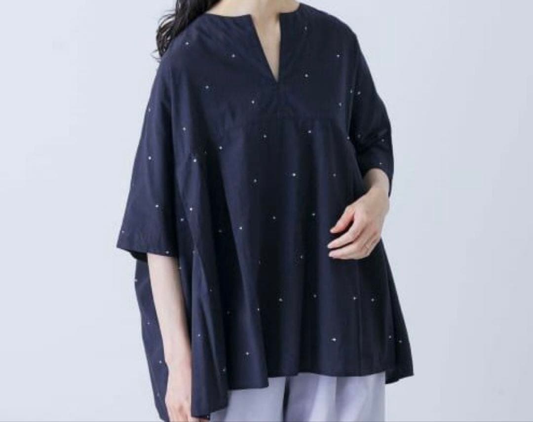 かぐれ　ドット刺繍プルオーバー