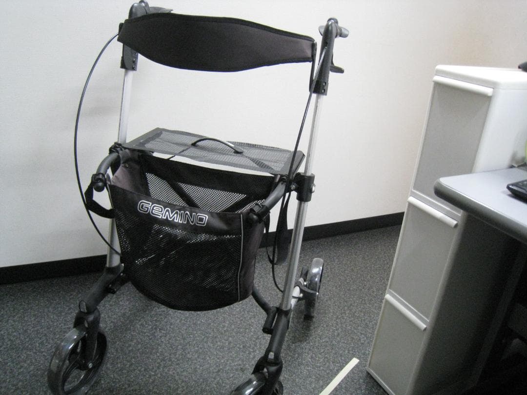 ハンディウォークＬ　GEMINO 30 歩行器 歩行車 パナマウントベッド ①