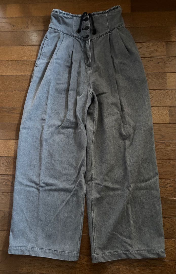 ラドロー　グレー ワイドデニムパンツ