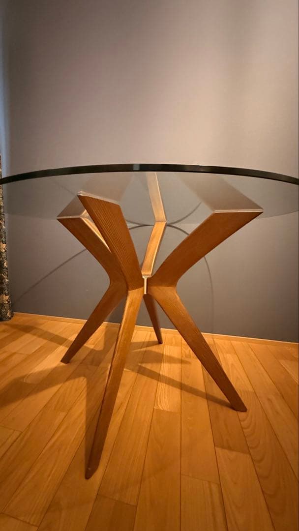 円形ダイニングテーブル ガラス天板 木製脚