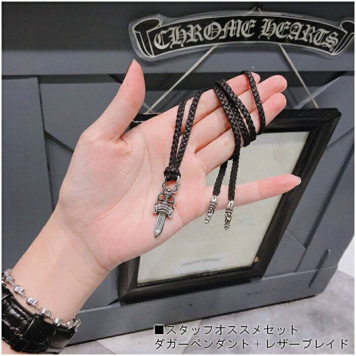CHROME HEARTSスクロールチップレザーブレイド
