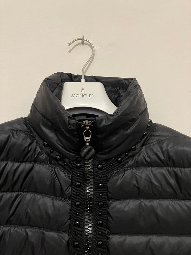 Moncler モンクレール　デザインの素敵なダウンジャケット