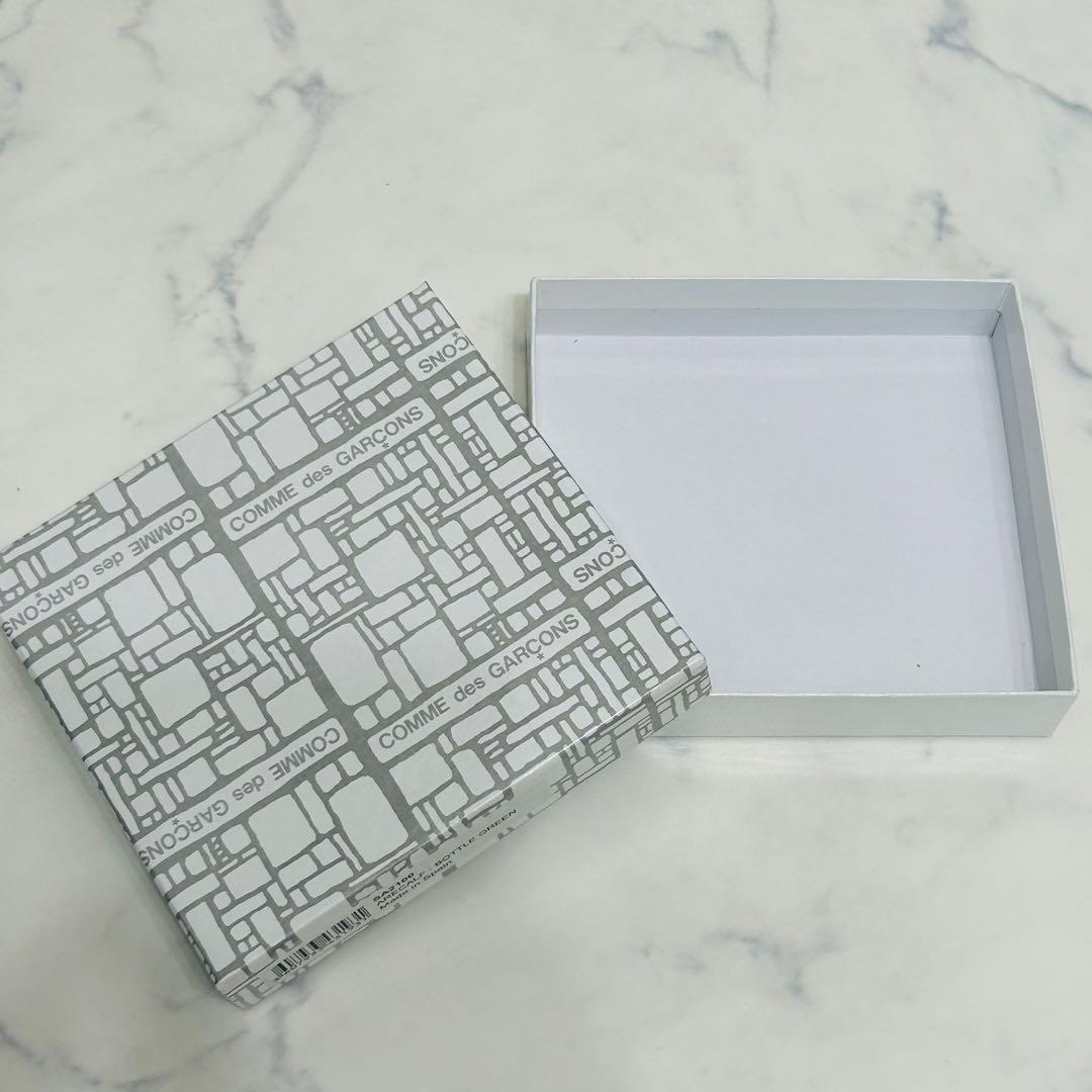 【美品】コムデギャルソン 二つ折り財布　ラウンドファスナー　カウレザー　グリーン