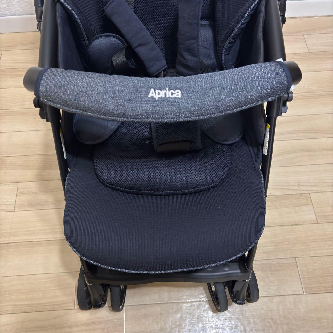 【美品】 Aprica ラクーナクッションフリー ネイビー 2141888