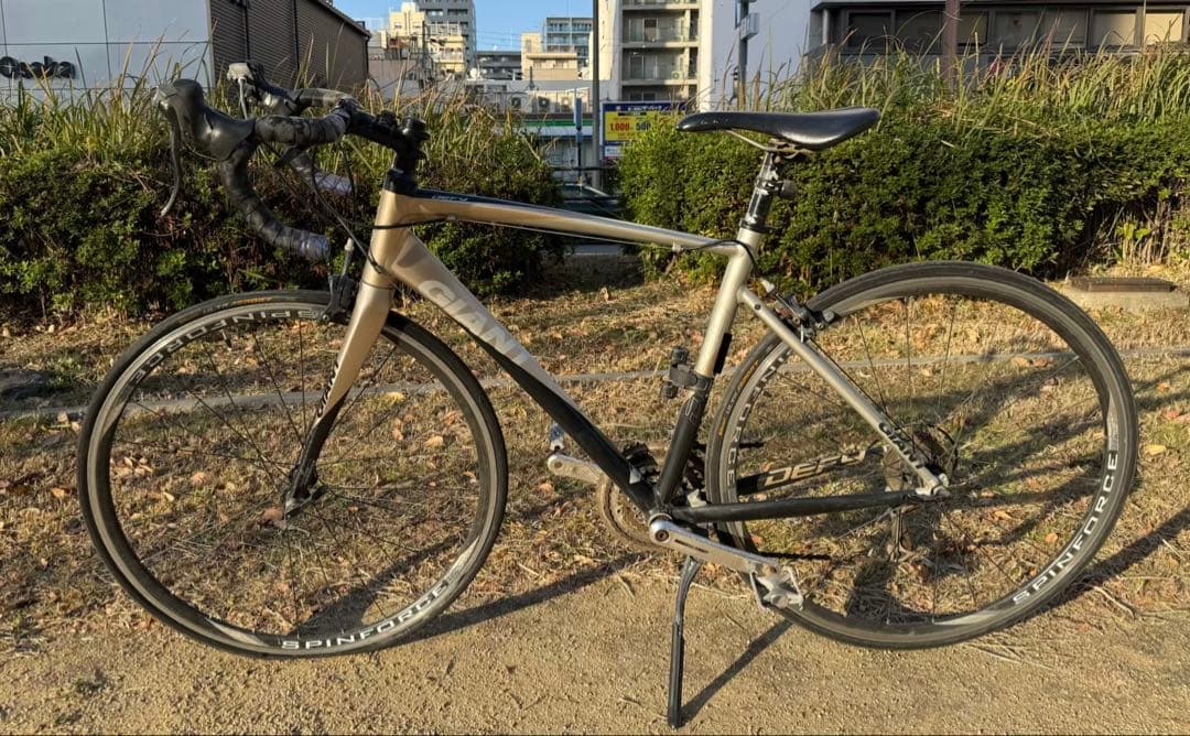 【GIANT DEFY】ロードバイク／スタンド付き／要整備