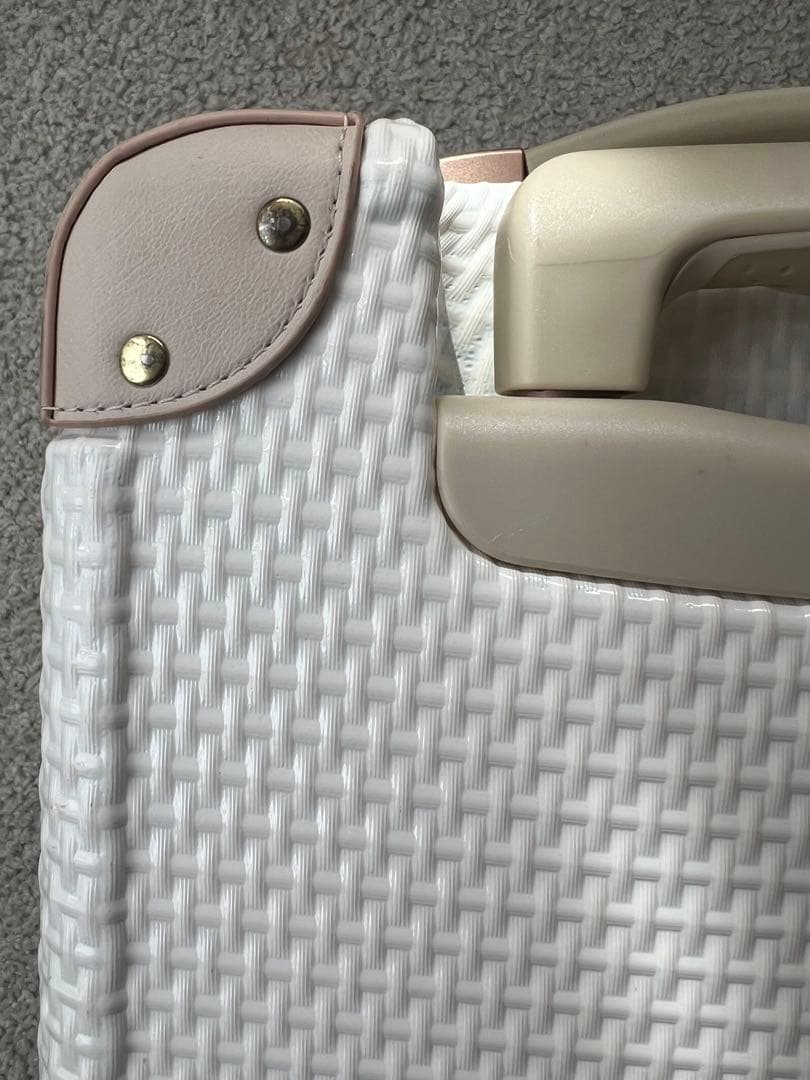 ジュエルナローズ　スーツケース　網かご風　ホワイト