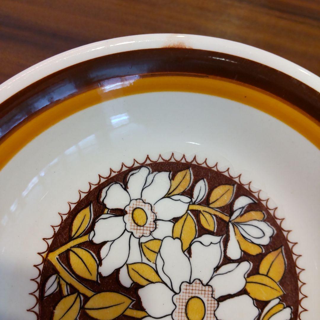 お花柄のお皿２枚          専用