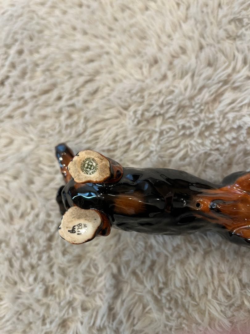   ロイヤルドルトン　ダックスフンド 陶器 置物