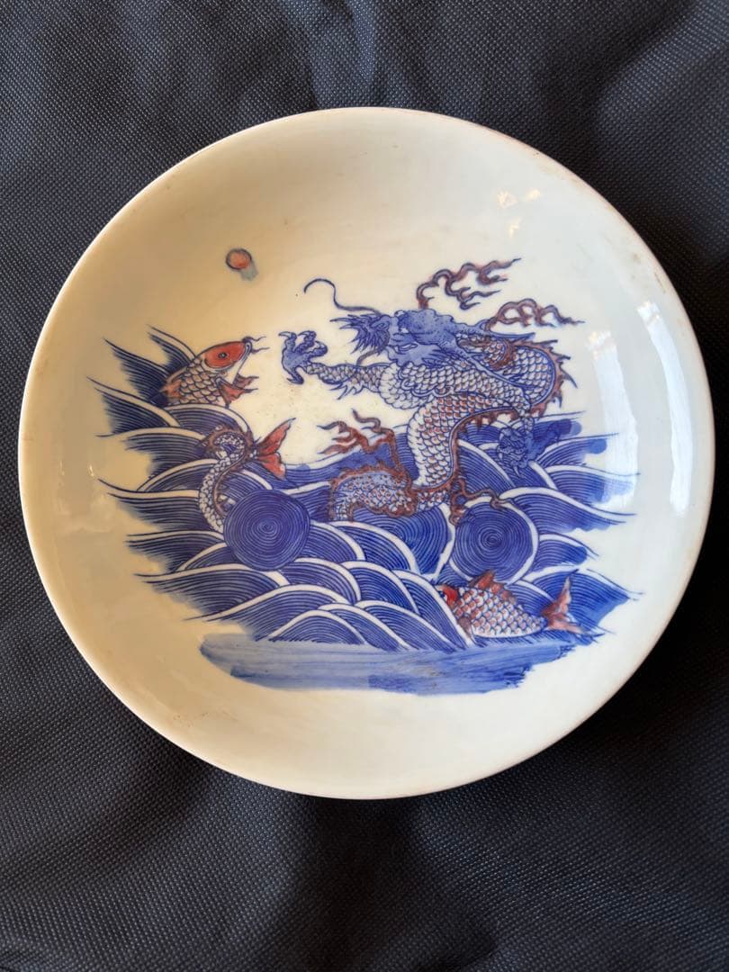 中国古美術品 青花釉裏紅 魚龍文 大皿 大清康煕年製 22.5cm