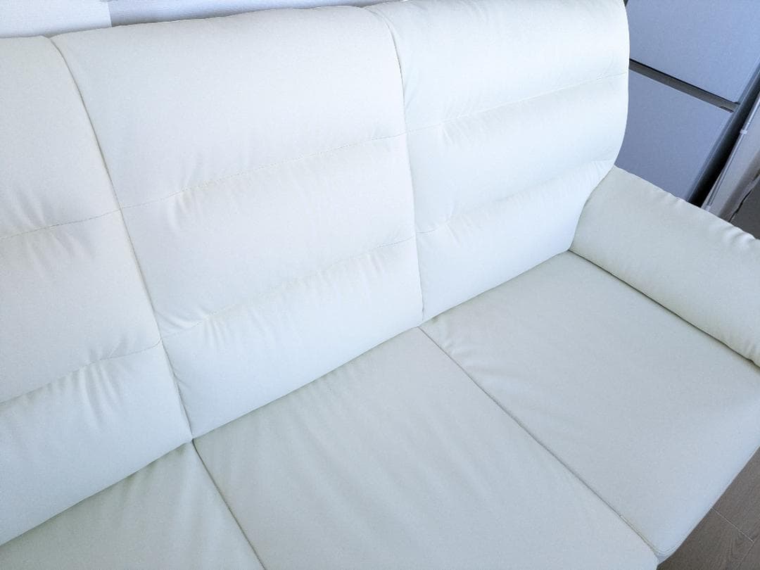 新品同様［3人掛］ソファ 幅209 合成皮革 アイボリー 色