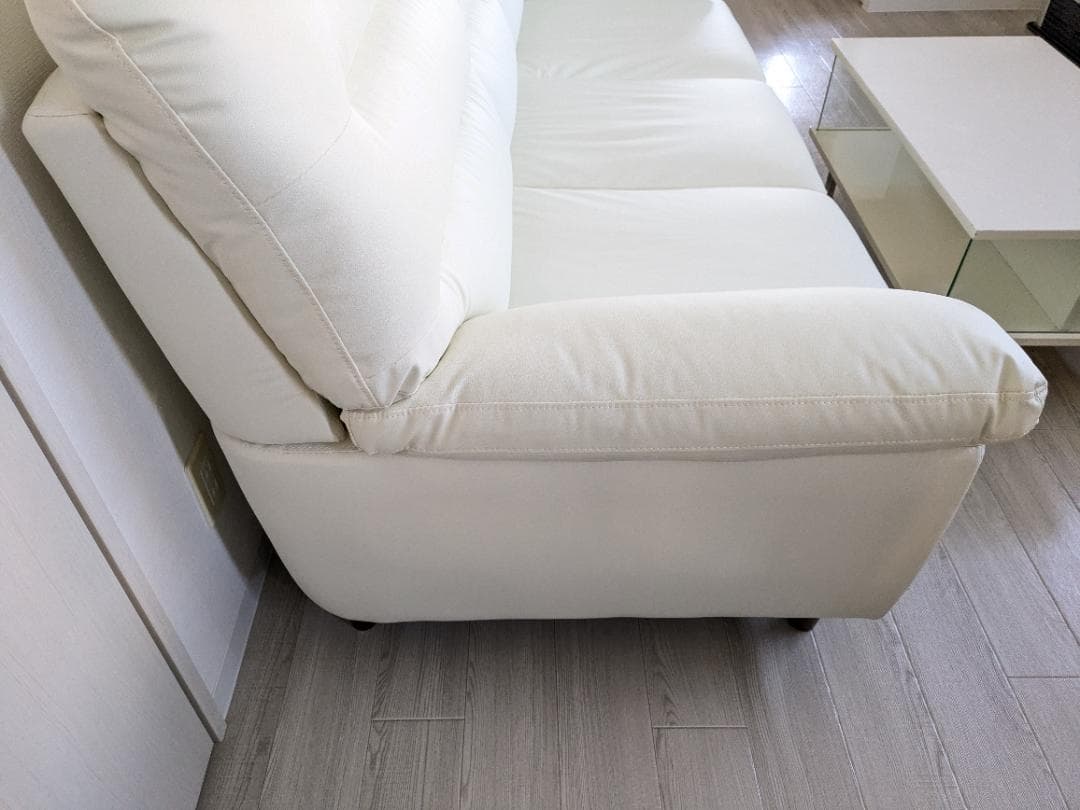 新品同様［3人掛］ソファ 幅209 合成皮革 アイボリー 色