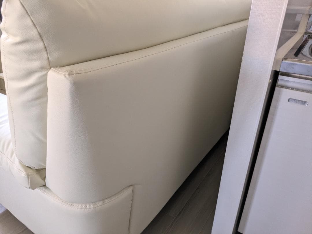 新品同様［3人掛］ソファ 幅209 合成皮革 アイボリー 色