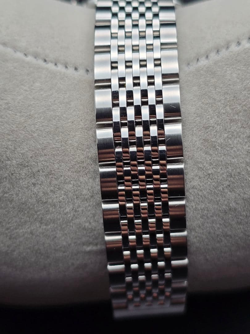 研磨済 電池交換済 126.5 GUCCI グッチ 9連ブレス シルバー 箱有