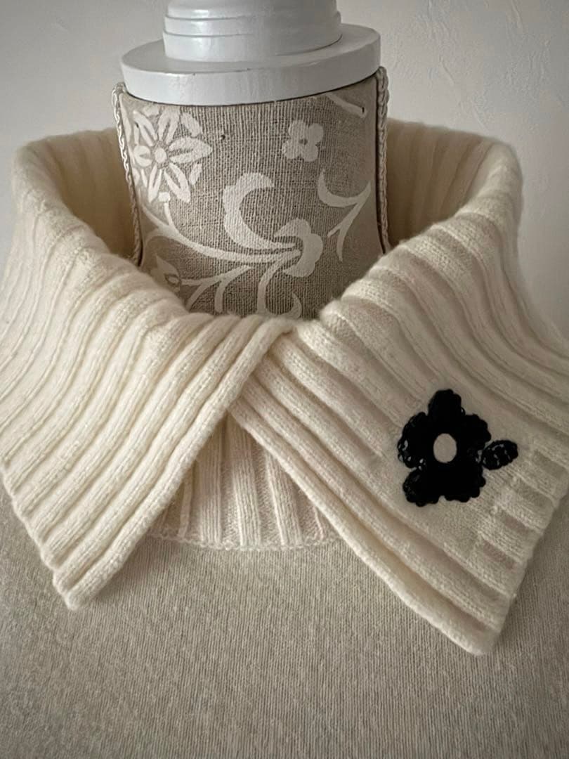 エムズグレイシー　リブ襟 花モチーフ 長袖ニット38