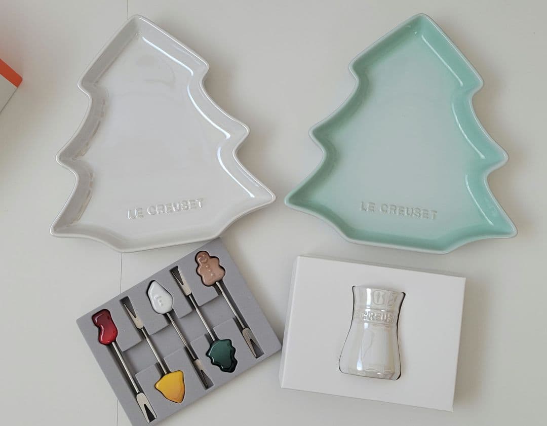 新品☆未使用　ルクルーゼ　デザートプレート　フードピックセット　ホリデー