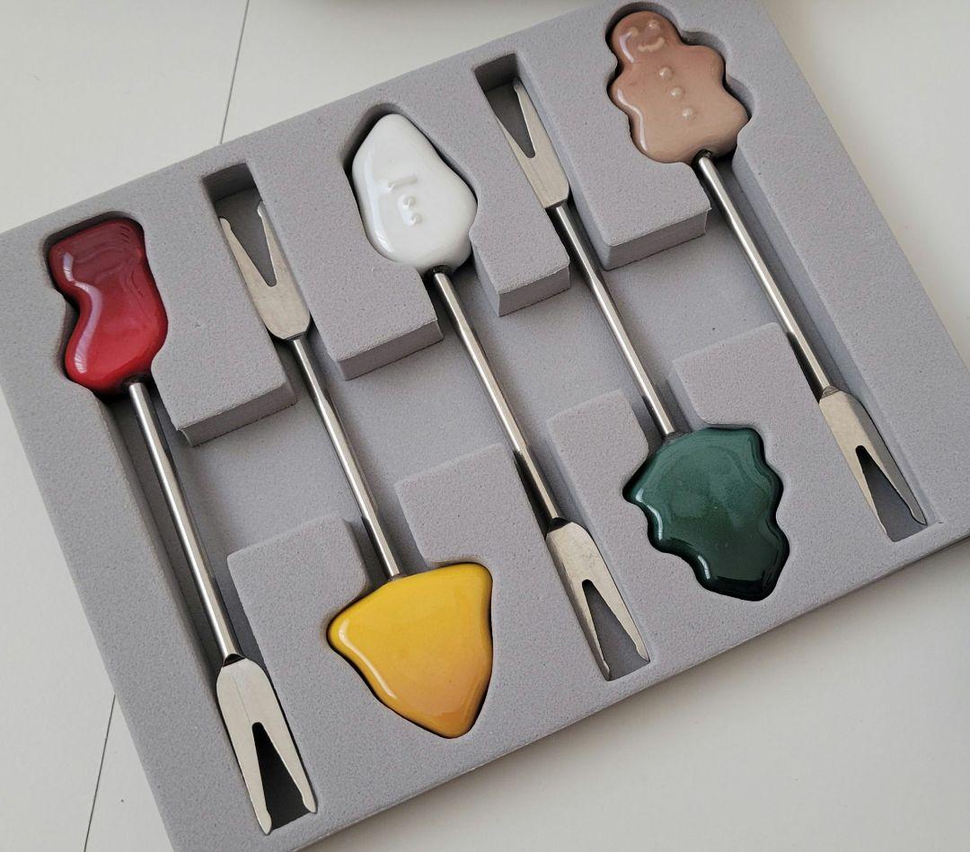 新品☆未使用　ルクルーゼ　デザートプレート　フードピックセット　ホリデー