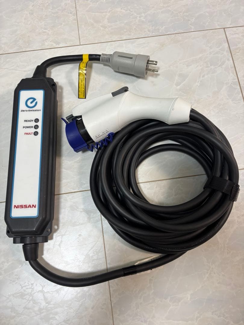 日産　200V 充電ケーブル　美品　 6WX0A