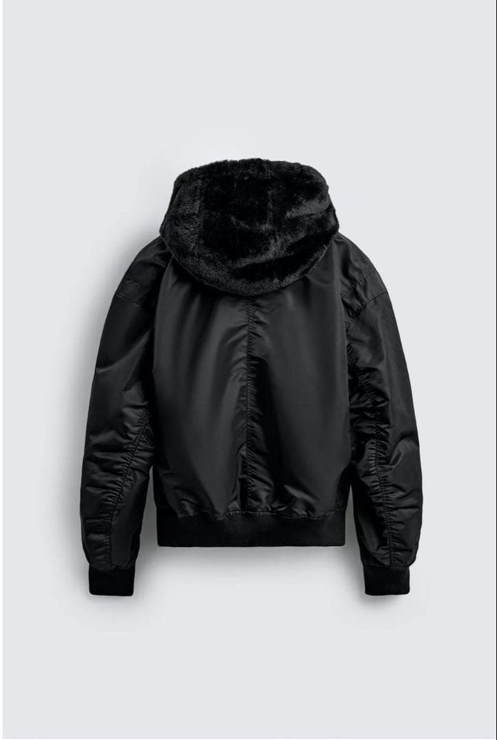 zara リバーシブルフェイクファーボンバージャケット