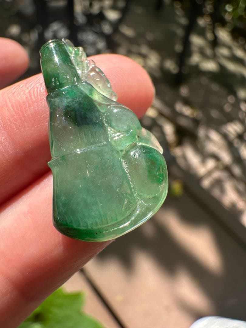 纯天然ミャンマー老坑の原石本翡翠 、仏像風彫刻 ルーズ 無処理天然￼冰種A貨