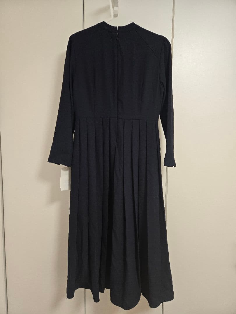 セルフォードボウタイプリーツワンピース　ネイビー