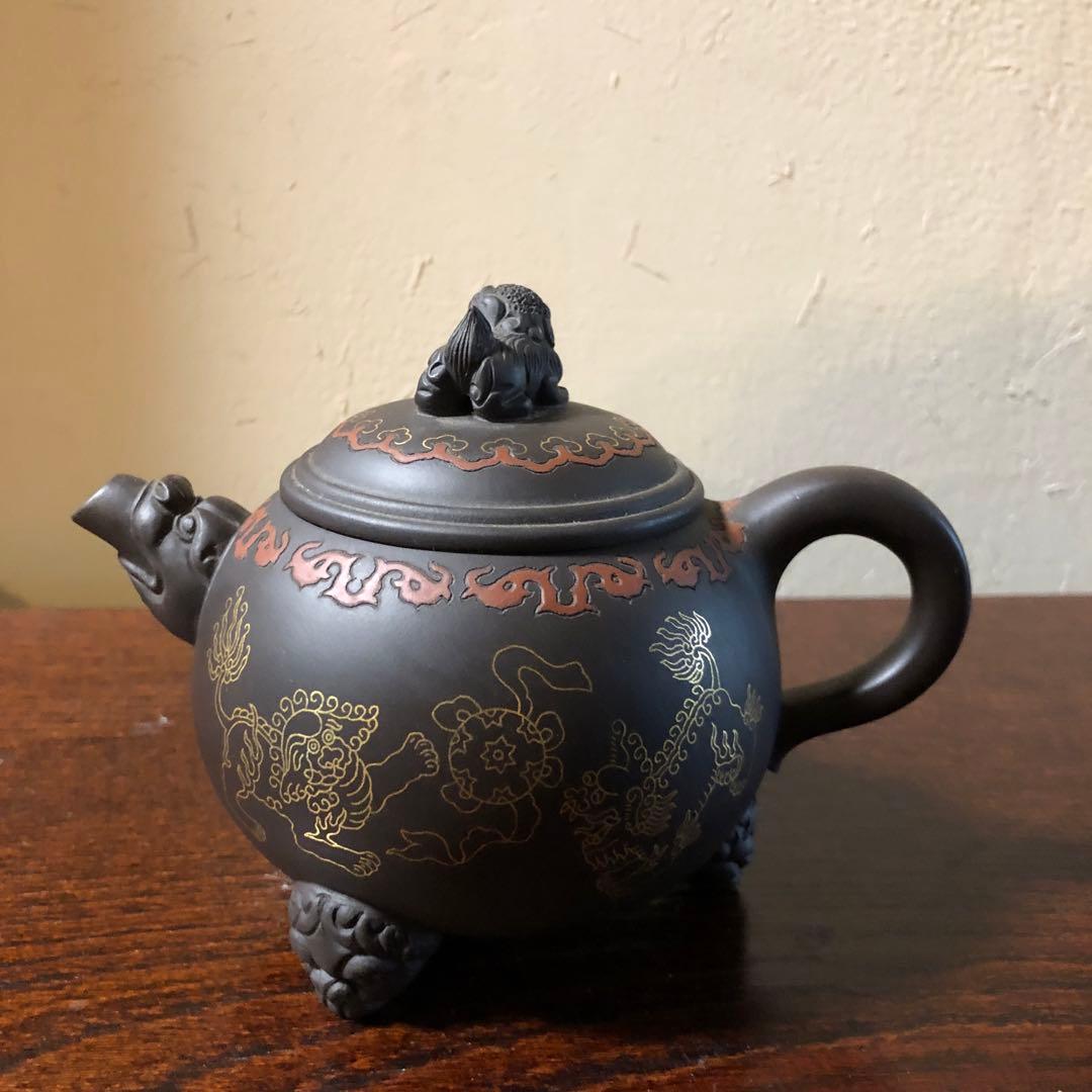 中国　獅子彫刻の陶器急須