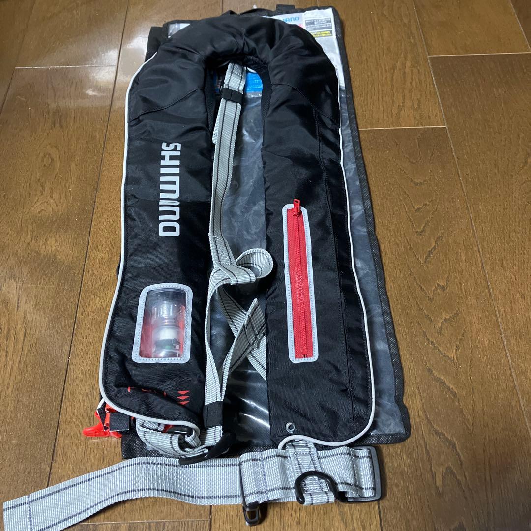 シマノ　SHIMANO 自動膨張式ライフジャケット 黒