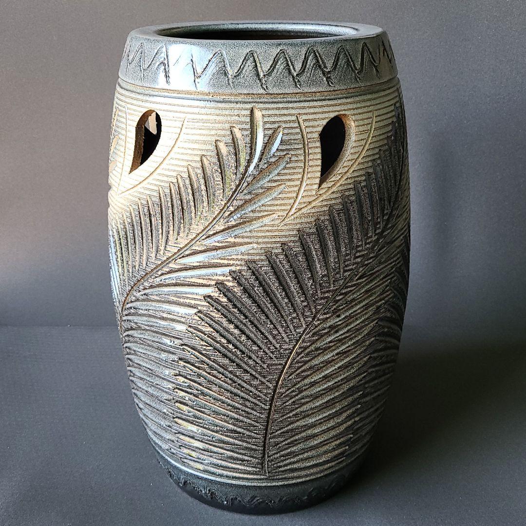 お値下げしました⤵信楽焼傘立て  シダ彫り 高さ５０cm