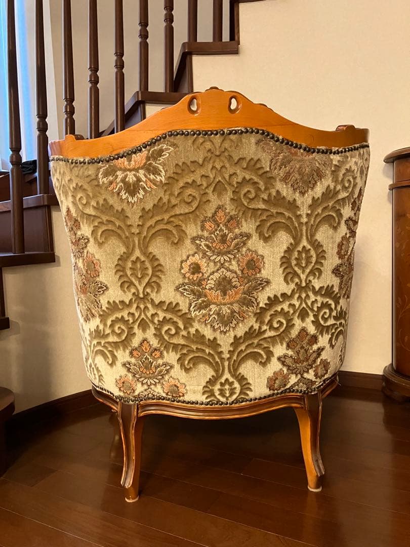 【イタリア製】美しい彫刻の高級アンティークソファ 木製椅子 ベージュ ゴブラン