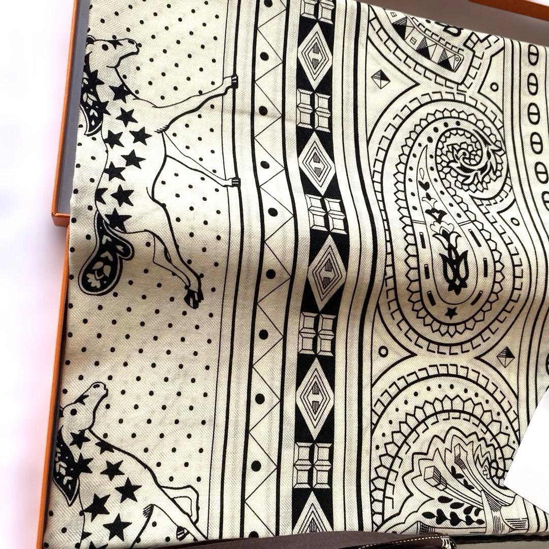 エルメス 2025AW カレジェアン《シュヴァル・ドゥ・クール・バンダナ》　白黒