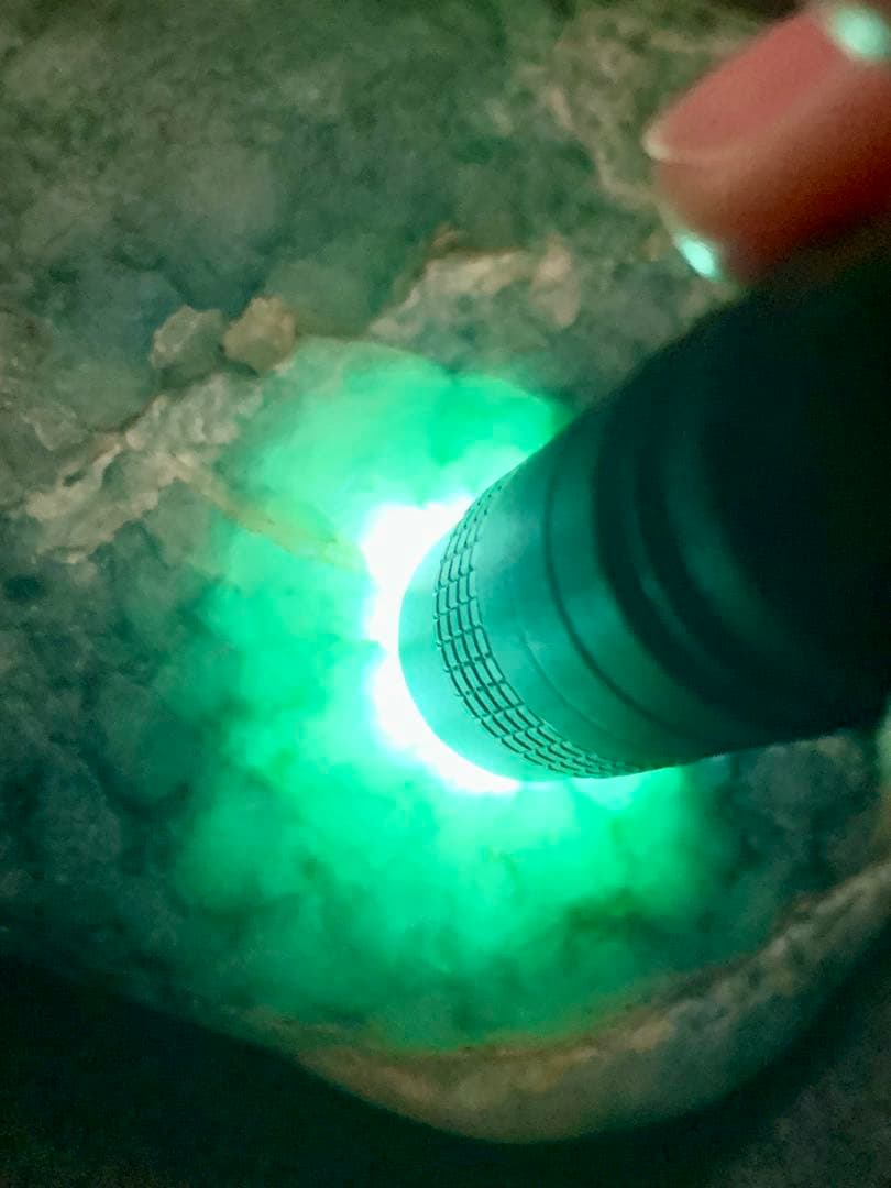 糸魚川海中翡翠　海ヒスイ　原石　海石　水石　根付　国産鉱物標本　コン沢　ひすい