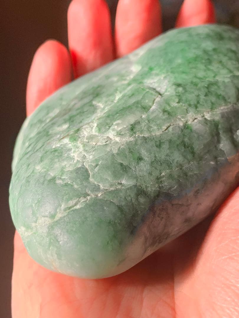 糸魚川海中翡翠　海ヒスイ　原石　海石　水石　根付　国産鉱物標本　コン沢　ひすい