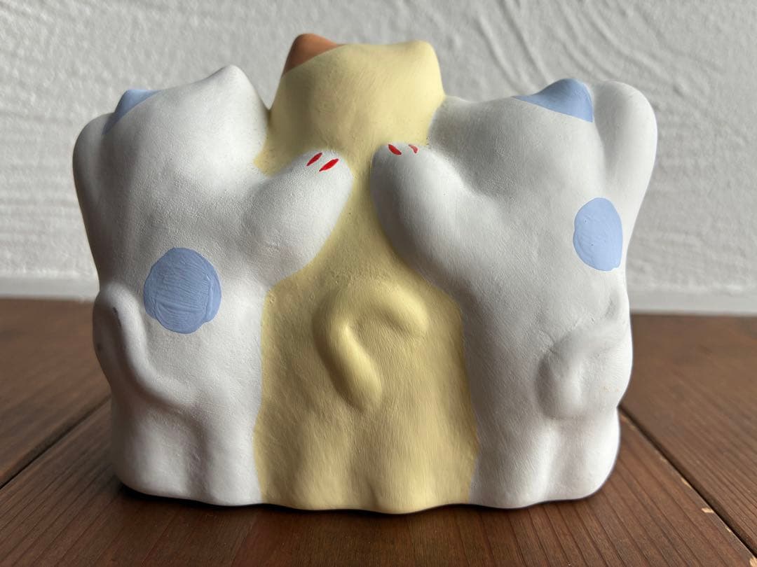 輪葉葉　三匹の猫　招き猫　陶器置物