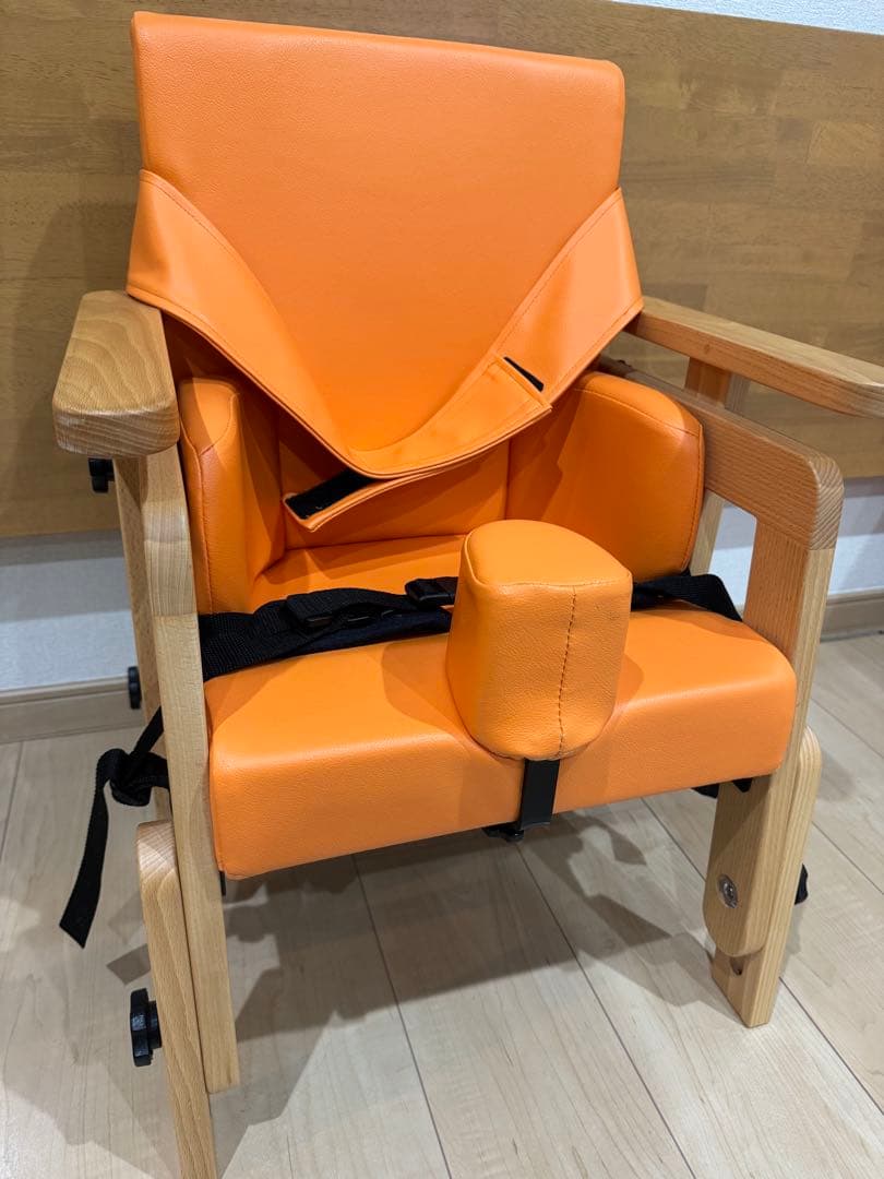 バンビーナチェアM 座位保持椅子