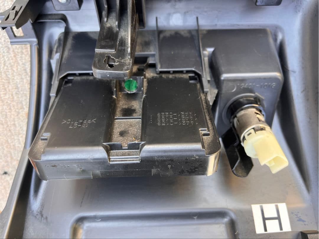 トヨタ ハイエース200系 S-GL 純正エアコンパネル