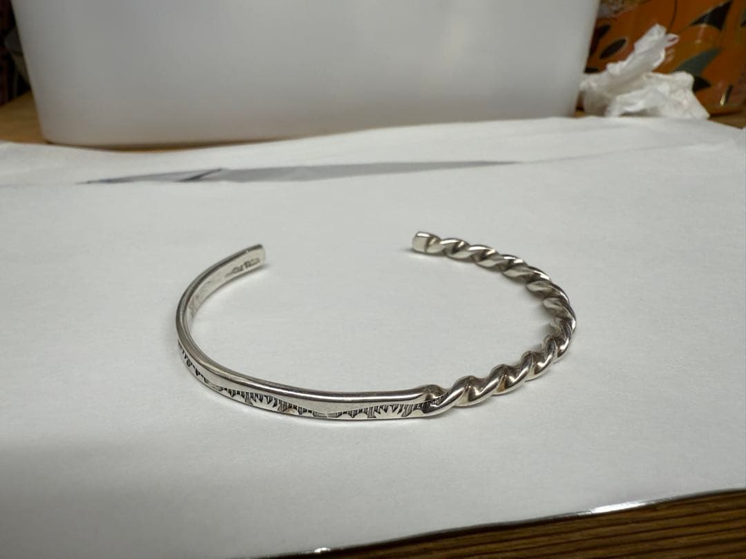 期間限定ナバホ　シルバー　バングル　Elaine Taheインディアンジュエリー