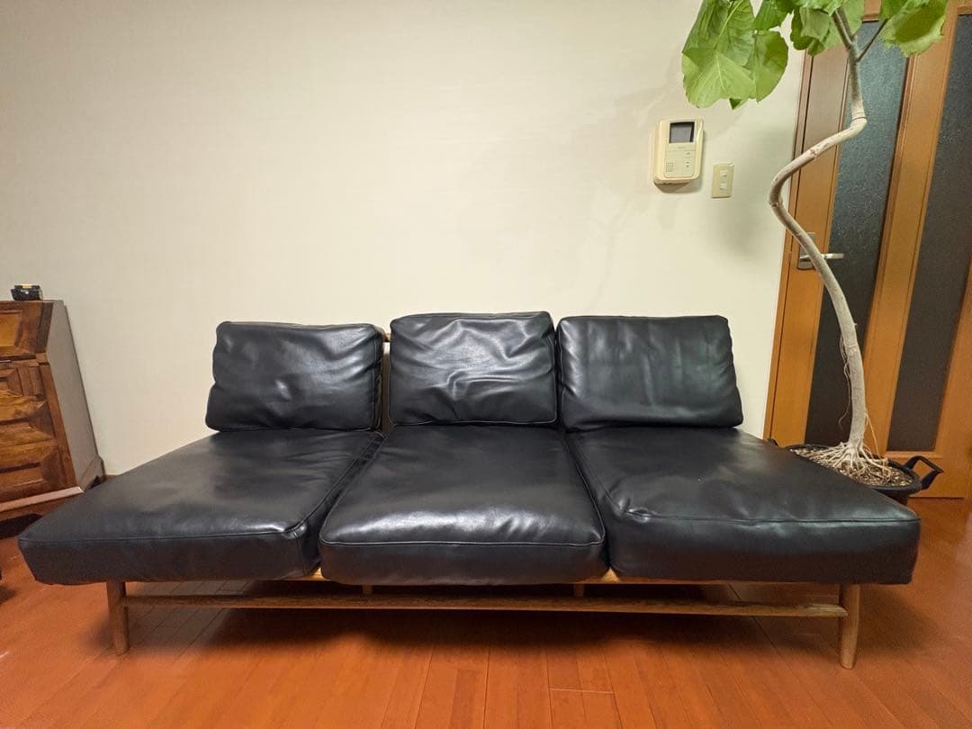 モモナチュナル　3人掛けソファー