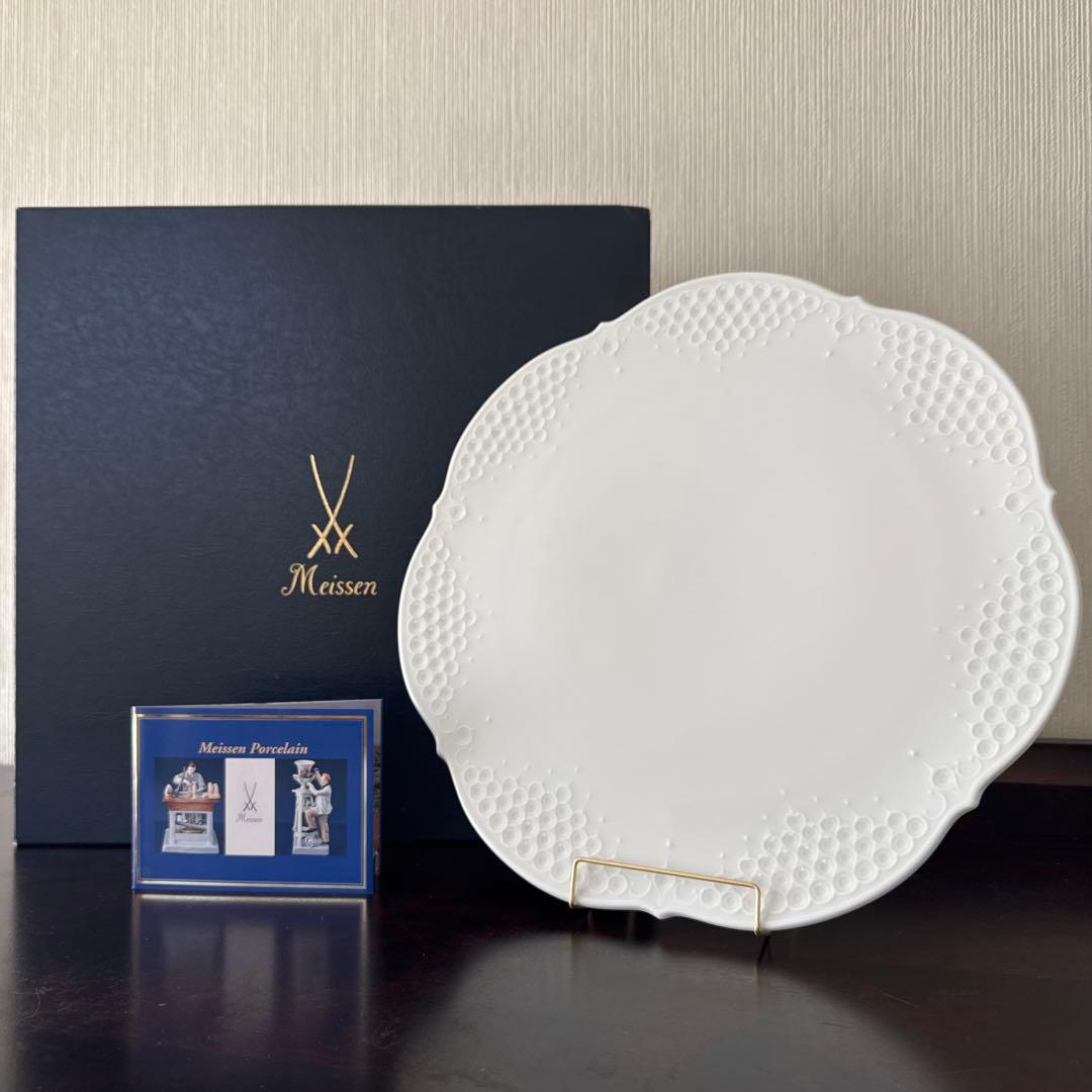 【廃盤新品】マイセンホワイトレリーフ　31cmプレート１枚ギフトボックスしおり付