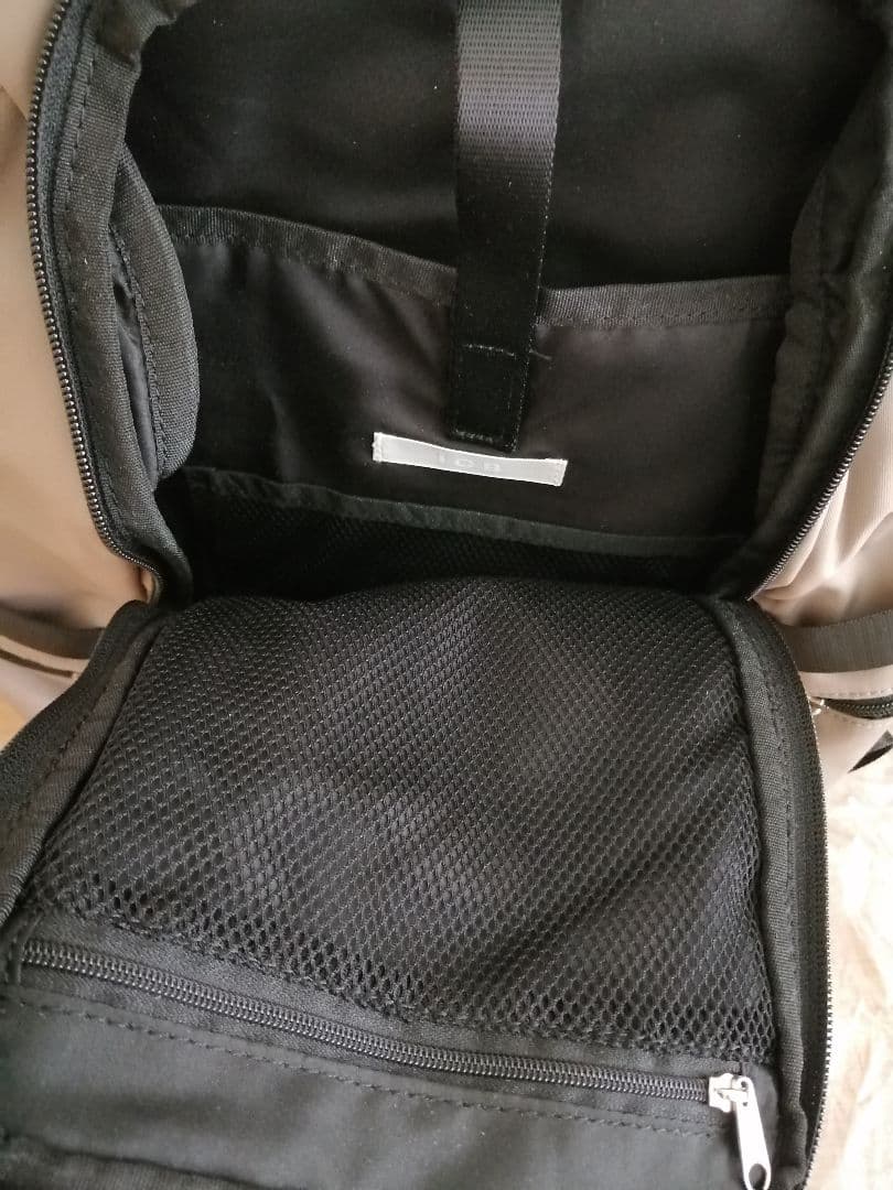 新仕様　新品　ICB アイシービー ８ポケットナイロンリュック　ライトモッカ