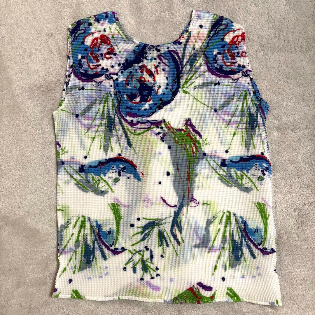 me ISSEY MIYAKE ノースリーブタンクトップ