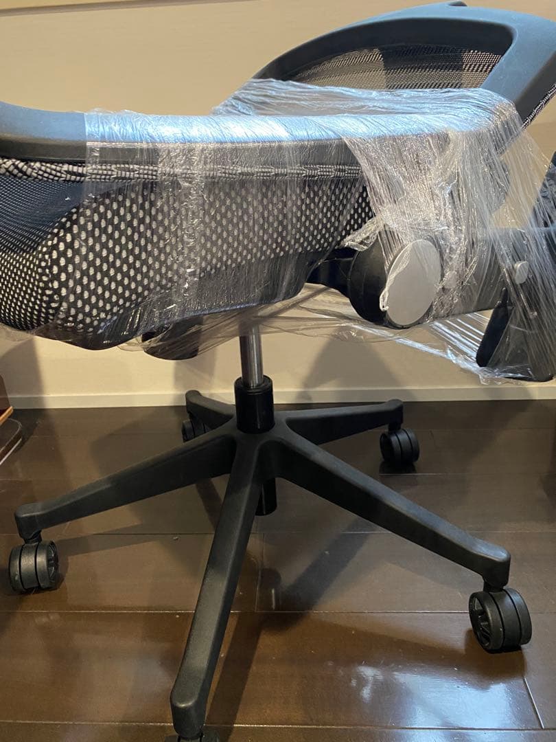 コイズミ JG4 エルゴノミックチェア 肘掛け付き 黒