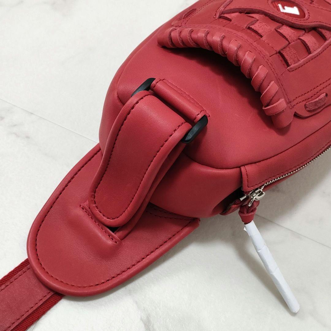 【新品タグ付】TRION　THE GLOVE　ボディバッグ　グラブレザー　レッド