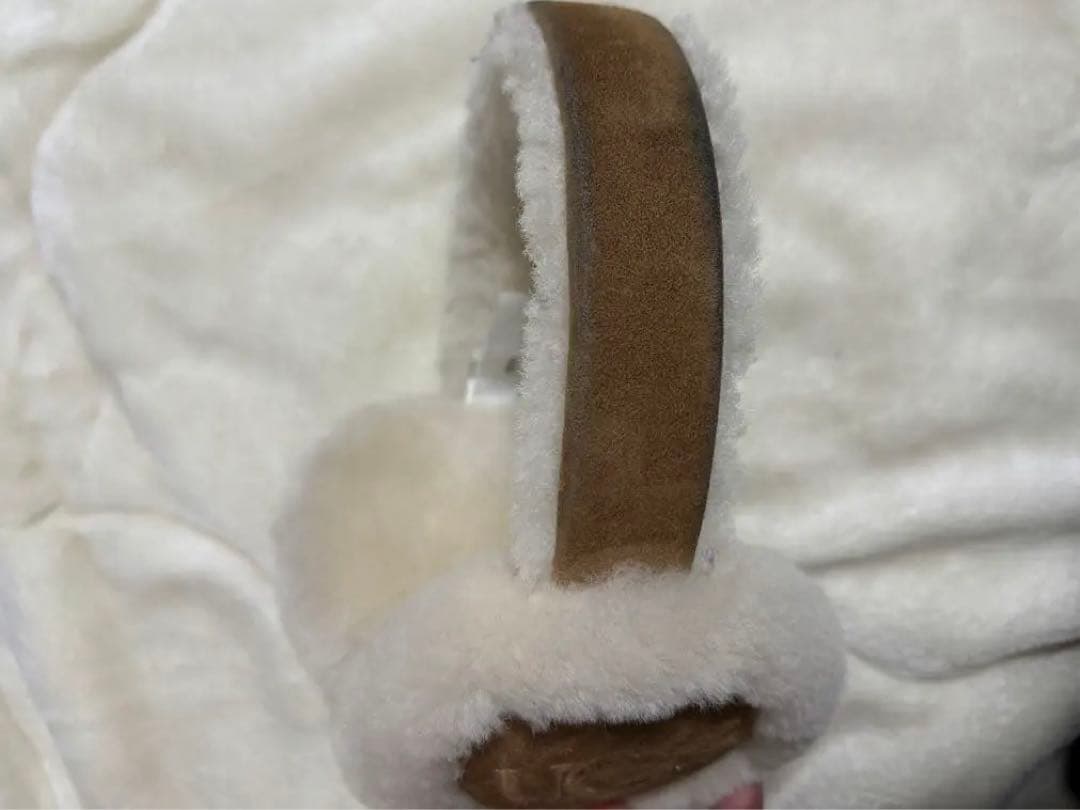 t*t様 UGG シープスキン イヤーマフ アイボリー 値段交渉承ります！！