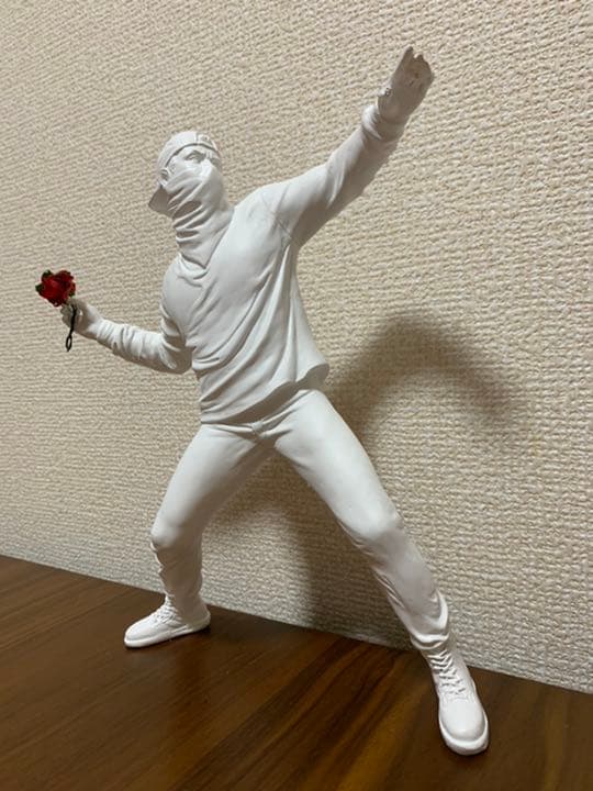 FLOWER BOMBER バンクシー フィギュア　WHITE