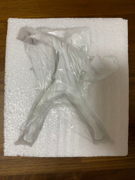 FLOWER BOMBER バンクシー フィギュア　WHITE