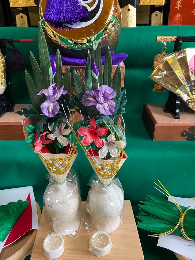 五月人形　兜飾り　端午の節句　こどもの日　金箔屏風　三段飾り