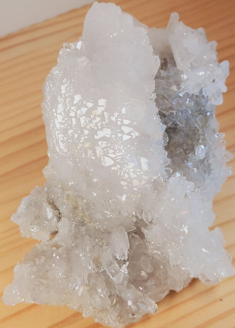 天使の輝き！約400g☆カテドラル水晶クラスター(龍穴あり)