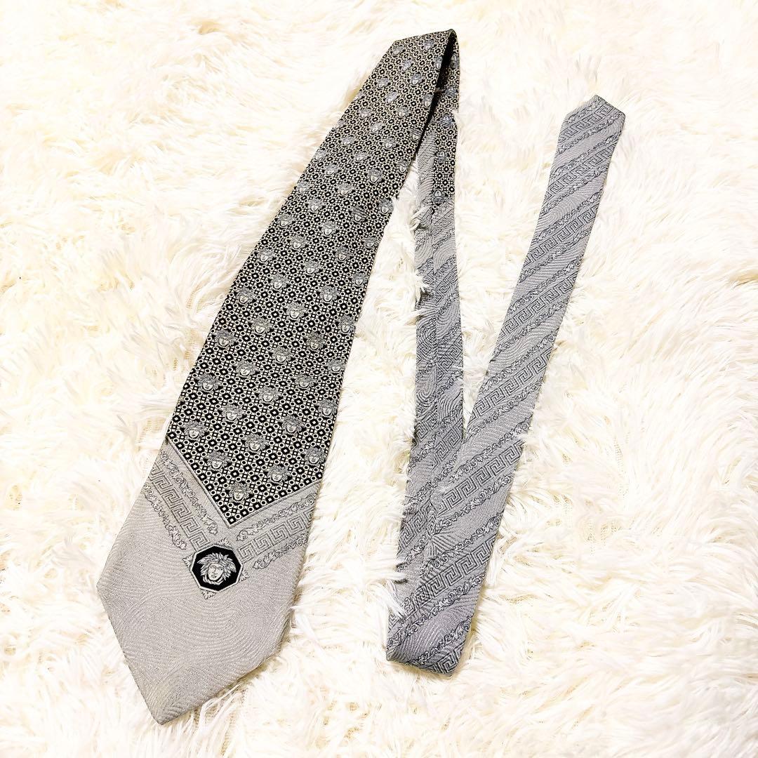 極美品】ジャンニヴェルサーチ ネクタイ メデューサ グレカ柄 シルバー系 シルク